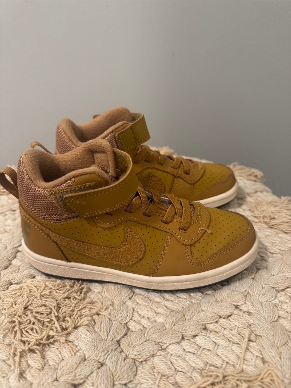 Nike Kids Mid-Top Sneakers in Mustard Brown - Picture 3 of 4